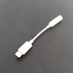 ★iPhone　Lightningと3.5mmイヤフォンジャック　変換コネクタ★のサムネイル