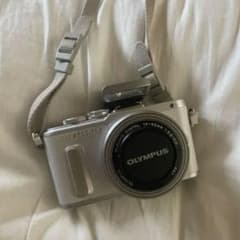 OLYMPUS E−PL8 E-PL8 EZ WHITE SDカード付きのサムネイル