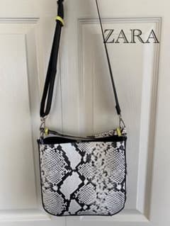 ZARA パイソン柄ショルダーバッグのサムネイル