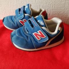 ニューバランス キッズ スニーカーのサムネイル