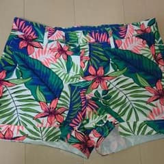 未使用！RODEO CROWNS ボタニカル柄 ショートパンツのサムネイル