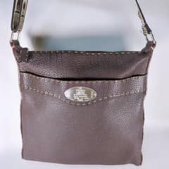 美品 FENDI セレリア レザー ブラウン メタルプレート - メルカリ
