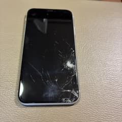 Apple iPhone XR ホワイト 本体　ジャンク品のサムネイル