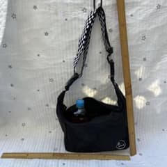 アニエス・ベー黒いショルダーバッグ ストラップ長さ調整可能軽くておしゃれのサムネイル