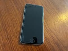 Apple iPhone SE2 128GB ホワイト バッテリ−100％のサムネイル