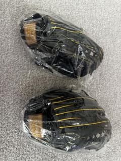 KIDSグローブ☆阪神タイガース（右利き用）　2個セット　袋も開けてないです KIDSグローブ☆阪神タイガース（右利き用） 2個セット 袋も開けてない