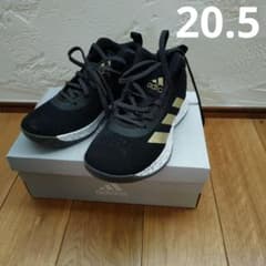 adidas キッズバスケットスニーカー 20.5cm ブラック/ゴールドのサムネイル
