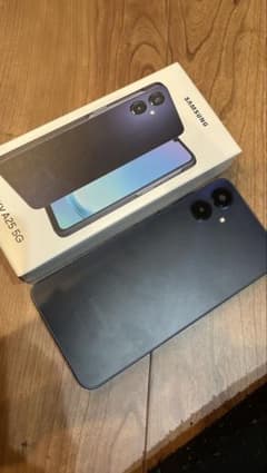 Samsung Galaxy A25 5G 本体 ブラック 箱付きのサムネイル