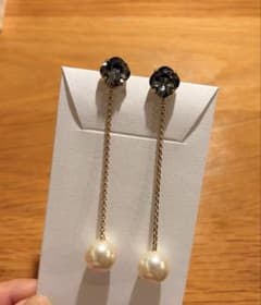 パールピアスのサムネイル