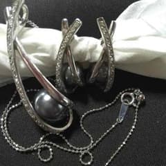 セット ピアス & ネクレスのサムネイル
