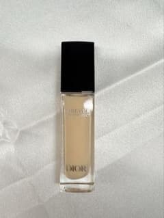 新品同様☆Dior リキッドコンシーラー ポーチ付きのサムネイル