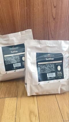 ヴァローナ　フェーブ イボワール / 1kg×2袋 ヴァローナ フェーブ イボワール / 1kg×2袋 - メルカリ