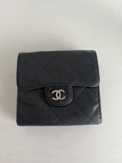 ジャンク品　CHANEL 折り財布のサムネイル