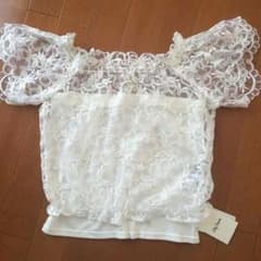 Lily Brown オフショル刺繍ブラウスのサムネイル