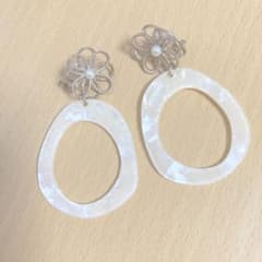 【美品！】フラワーイヤリングのサムネイル