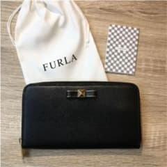 フルラ　ラウンドファスナー　長財布のサムネイル