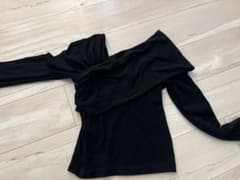 オフショルダー ブラック 長袖 トップスのサムネイル