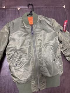Alpha Industries MA-1 フライトジャケットのサムネイル