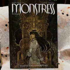 Monstress モンストレス　アイズナー賞受賞　アメリカンコミックのサムネイル