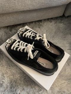 miu miu ビジュー付き スニーカーのサムネイル