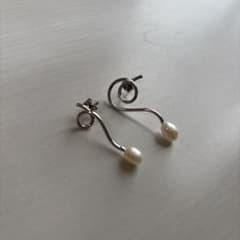 ピアス　クネクネデザイン シルバー パールのサムネイル