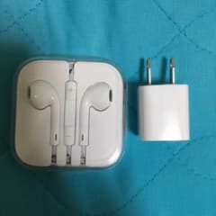 iPhone 純正イヤホン、純正USB電源アダプターのサムネイル