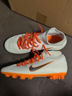 NIKE サッカースパイク ホワイト オレンジ - メルカリ