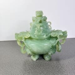 翡翠 玉石彫刻 透かし 香炉 龍文 蓋付き 中国美術 置物 - メルカリ