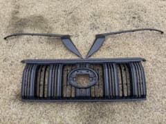 トヨタ 150系プラド マットブラックエディション フロントグリルセット