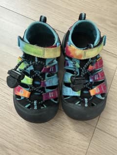 KEEN キッズサンダル タイダイ柄のサムネイル