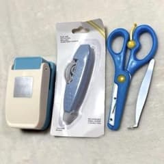 【新品⭐️】文房具 3点セット 正方形クラフトパンチ テープのり ハサミのサムネイル