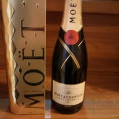 AKI様専用 シャンパン MOETのサムネイル