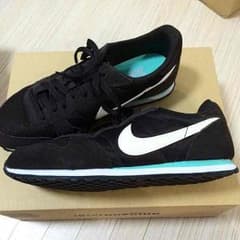 NIKE スニーカーのサムネイル