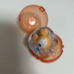 カプセル型フィギュア オレンジのサムネイル