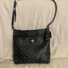 COACH ロゴ入り ブラックショルダーバッグのサムネイル