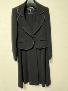 美品ブラックフォーマル　セットアップ　礼服　Marguerite 9号 半袖のサムネイル