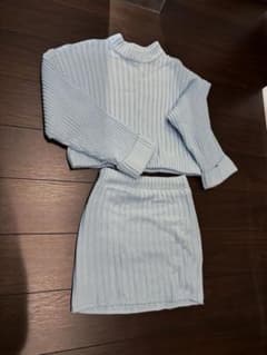 水色ニットハイネックセットアップのサムネイル