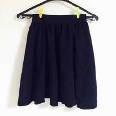 黒スカートのサムネイル
