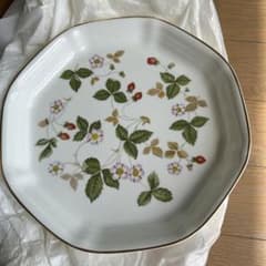 WEDGWOOD ワイルドストロベリー 八角形プレートのサムネイル