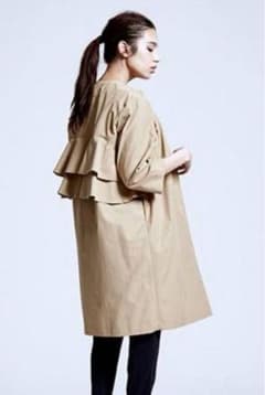 美品✨ヨリ yori スプリングコート ダブルフレア　バックフリル ノーカラー 美品YORI バックフリル スプリングコート ノーカラー ダブルフレア