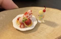 ミニチュア ストロベリーパンケーキとビー玉ポンチのセットのサムネイル