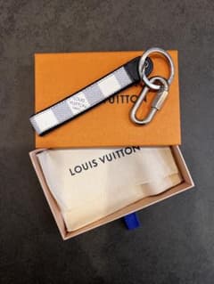 LOUIS VUITTON キーリングのサムネイル