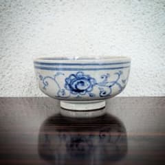 安南写 茶碗 染付 花唐草 抹茶碗 近代 骨董 煎茶 絞り手 茶道具 時代物 安南写 茶碗 染付 花唐草 抹茶碗 近代 骨董 煎茶 絞り手 茶道具 時代物