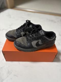 NIKE DUNK スニーカー クロ／グレーのサムネイル