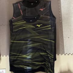 Mizuno ノースリーブシャツ ブラック/イエロー/レッドのサムネイル
