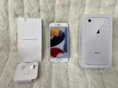 【キズなし美品】iPhone 8 64GB SV SIMフリー ケースおまけ有りのサムネイル