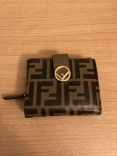 【mii様専用】FENDI 折りたたみ　財布　ブラウン　ゴールドのサムネイル