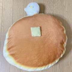 カナヘイの小動物 ピスケ ホットケーキクッション カナヘイのゆるっとタウンのサムネイル