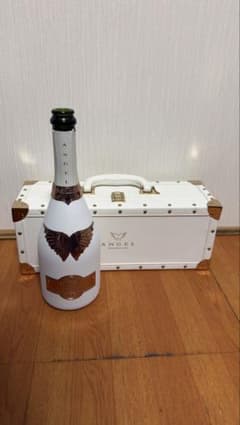 ANGEL CHAMPAGNE 空瓶 専用ケース付き - メルカリ