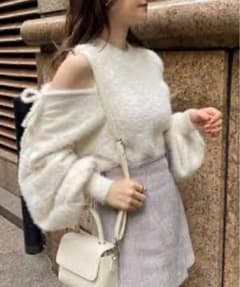 NICE CLAUP あざと肩あきフェザーニットのサムネイル